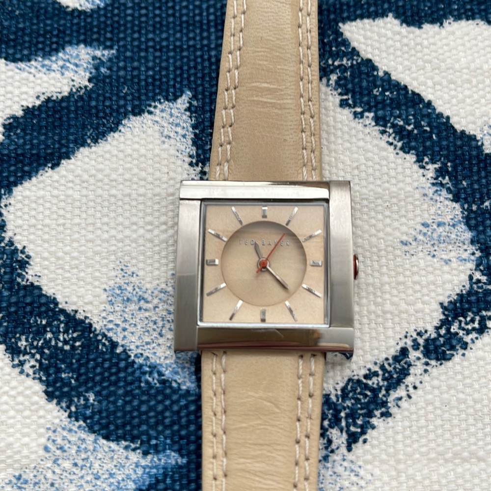 Ted Baker authentic. Need battery.